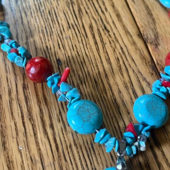 Vibrant turquoise and coral Necklace with pendant - Picture 3 of 5